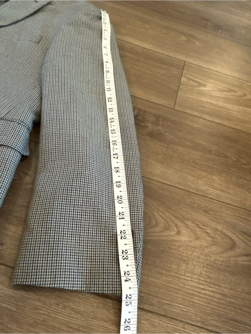 Tommy Hilfiger lining detail styling